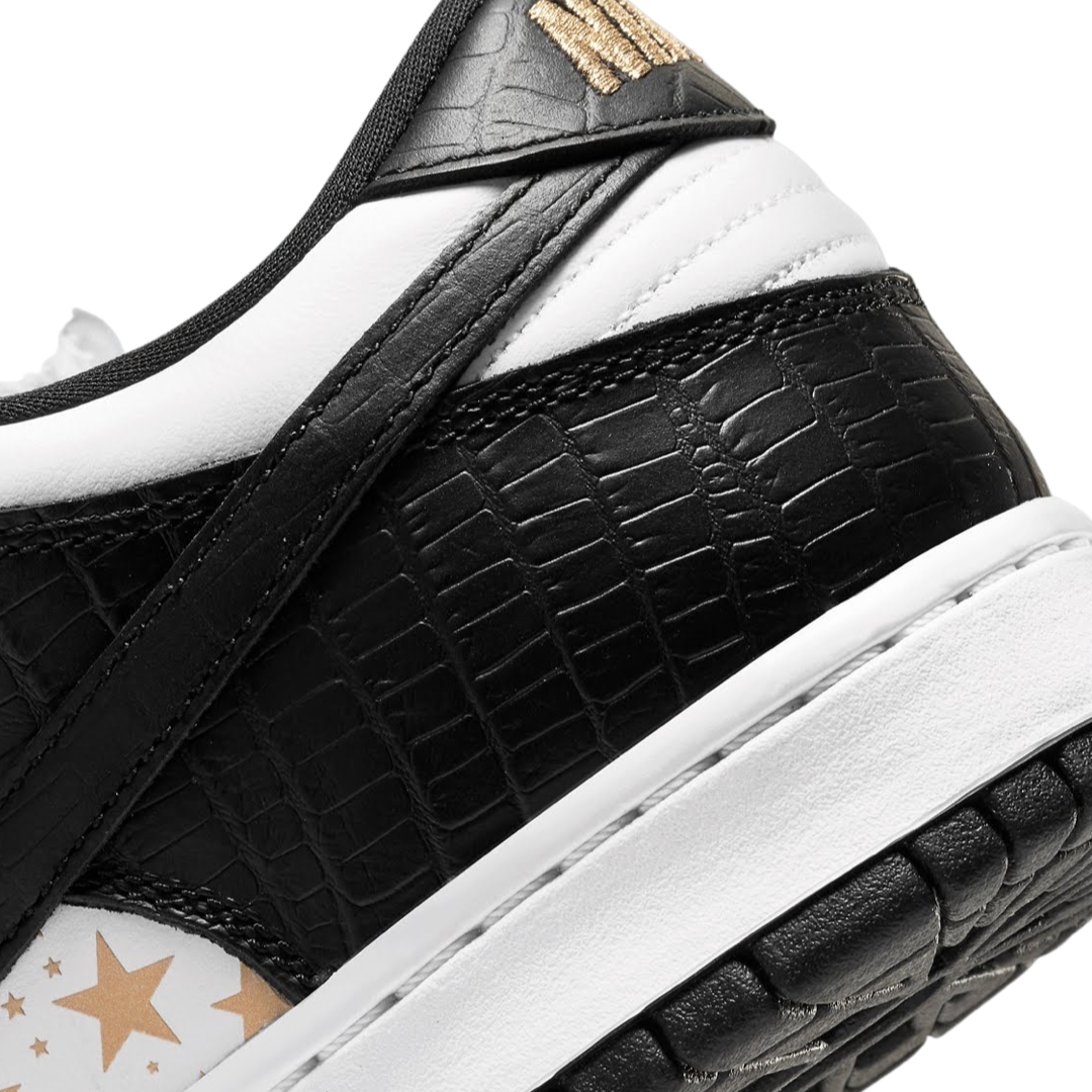 Nike SB Dunk Low Supreme Stars White Black Metallic Gold (2021)