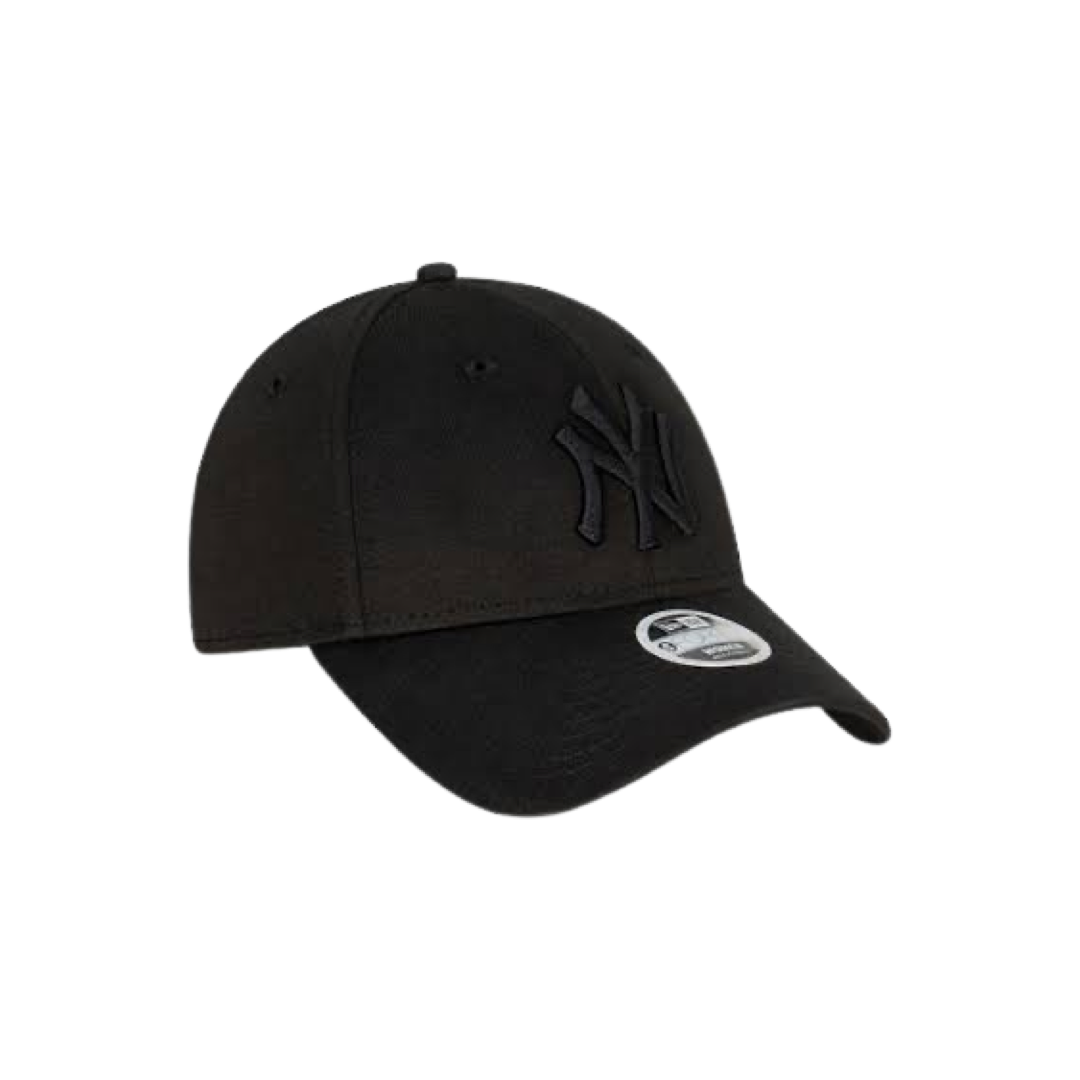 Women's New Era 940 Pre-Curved Visor New York Yankees Black on Black Jersey Clothstrap Cap