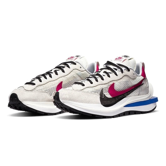 Sacai x Nike Vaporwaffle Sail Sports Fuchsia Lightbone Game Royal by Nike