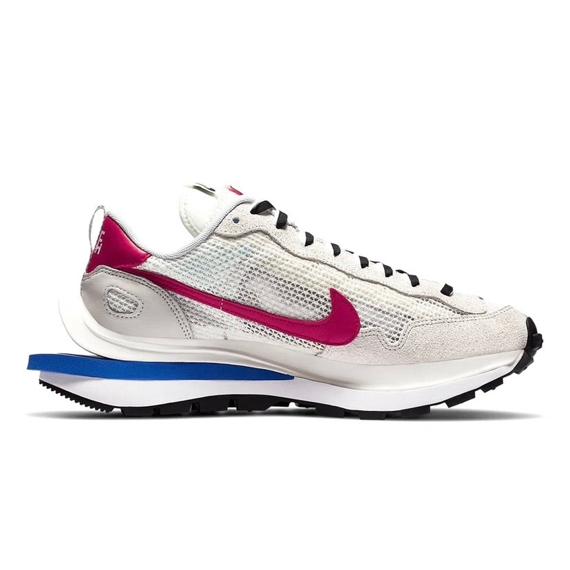 Sacai x Nike Vaporwaffle Sail Sports Fuchsia Lightbone Game Royal by Nike