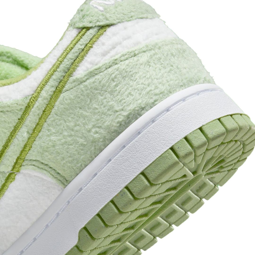 Nike Women's Dunk Low Honeydew SE Honeydew Phantom