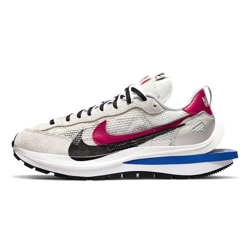 Sacai x Nike Vaporwaffle Sail Sports Fuchsia Lightbone Game Royal by Nike